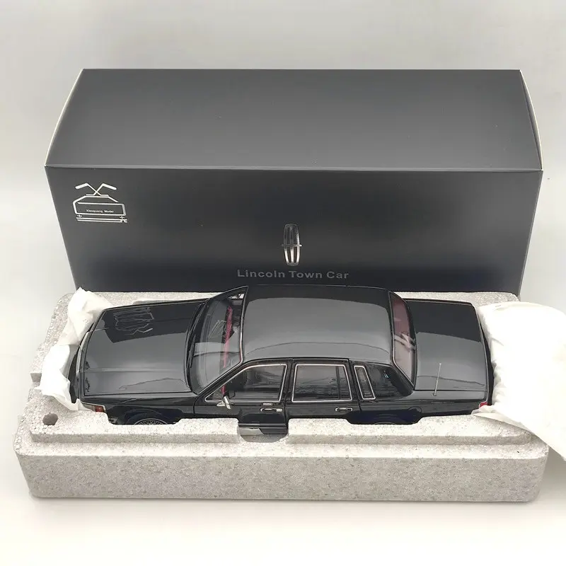 1/18 Town Car V8 1993-1995 Super Diecast Model | Premium Collectible with Leather Interior
