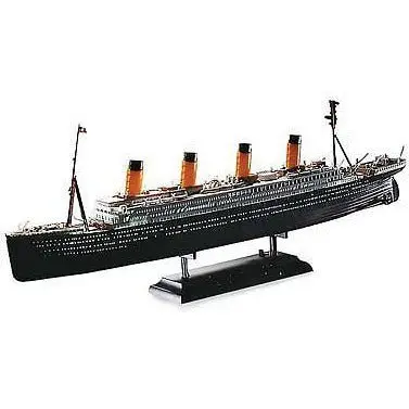 Academy 1/700 RMS Titanic + LED Set
