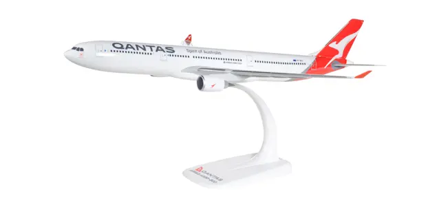 AIRBUS A330-300 QANTAS cm 32 1