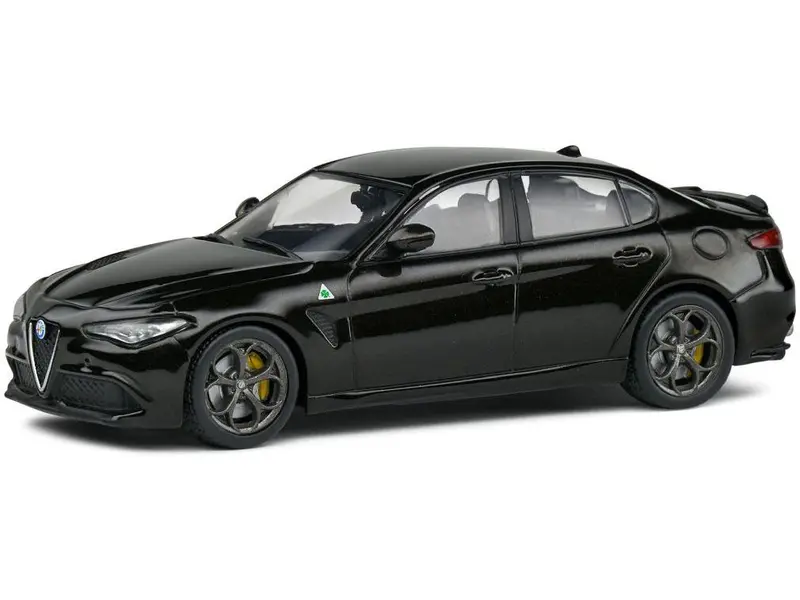 Alfa Romeo Giulia Quadrifoglio Black 1
