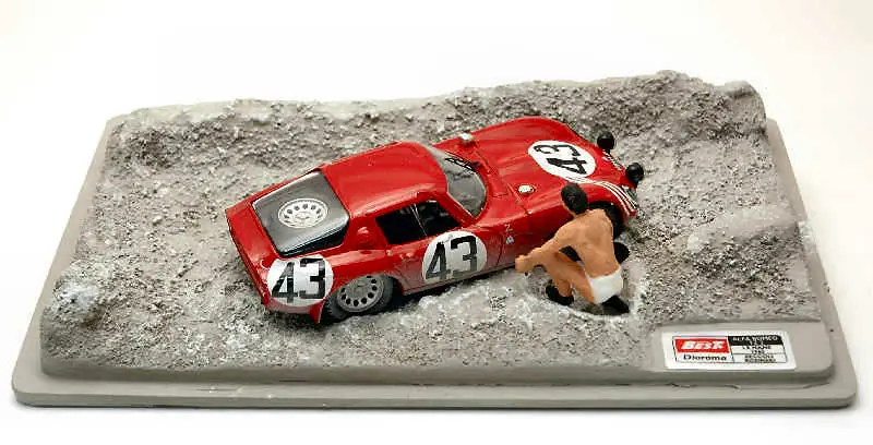 ALFA ROMEO TZ2 N.43 24 H LE MANS 1965 ZECCOLI-ROSINSKI DIORAMA 1