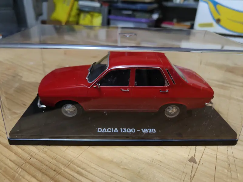 AUTO VINTAGE. Dacia 1300 del 1970.  Con fascicolo   NUOVA