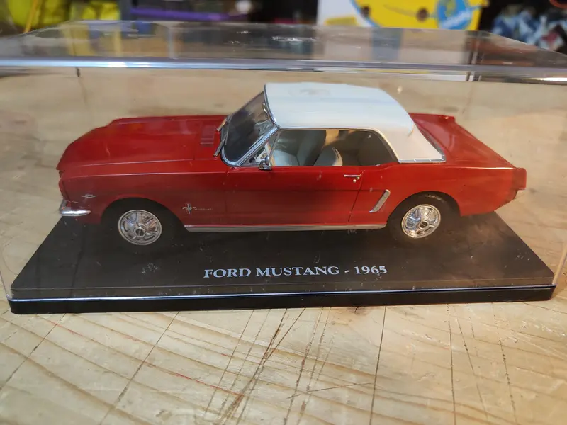 AUTO VINTAGE - Ford Mustang del 1965 .  Con fascicolo  NUOVA