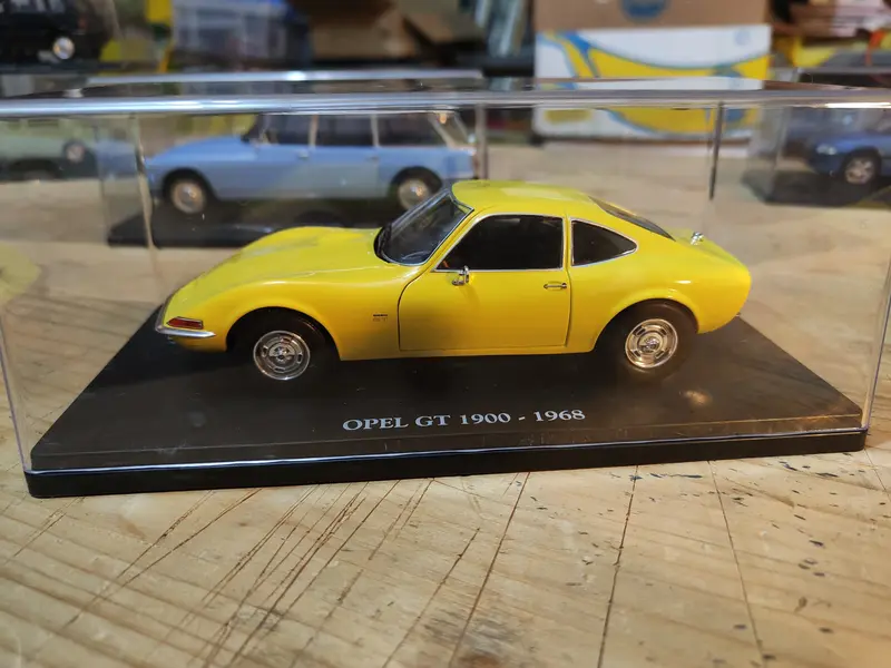 AUTO VINTAGE - Opel GT 1900 nel 1968.  Con fascicolo  NUOVA