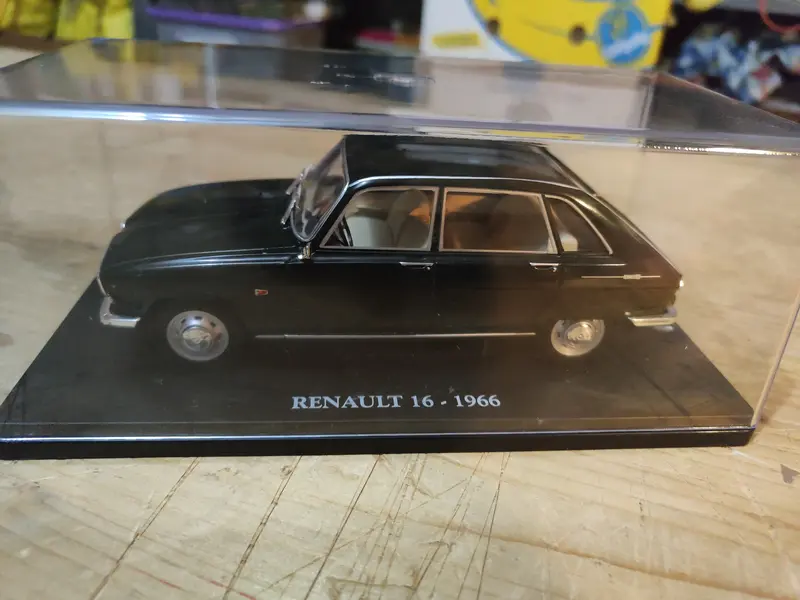 AUTO VINTAGE - Renault 16 del 1966 .  Con fascicolo  NUOVA