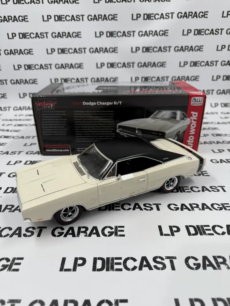 AUTO WORLD 1969 Dodge Charger R/T White 440 1