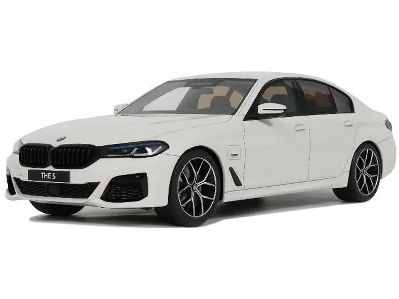 BMW 545E xDrive Saloon M Sport Alpine White III 2023 1