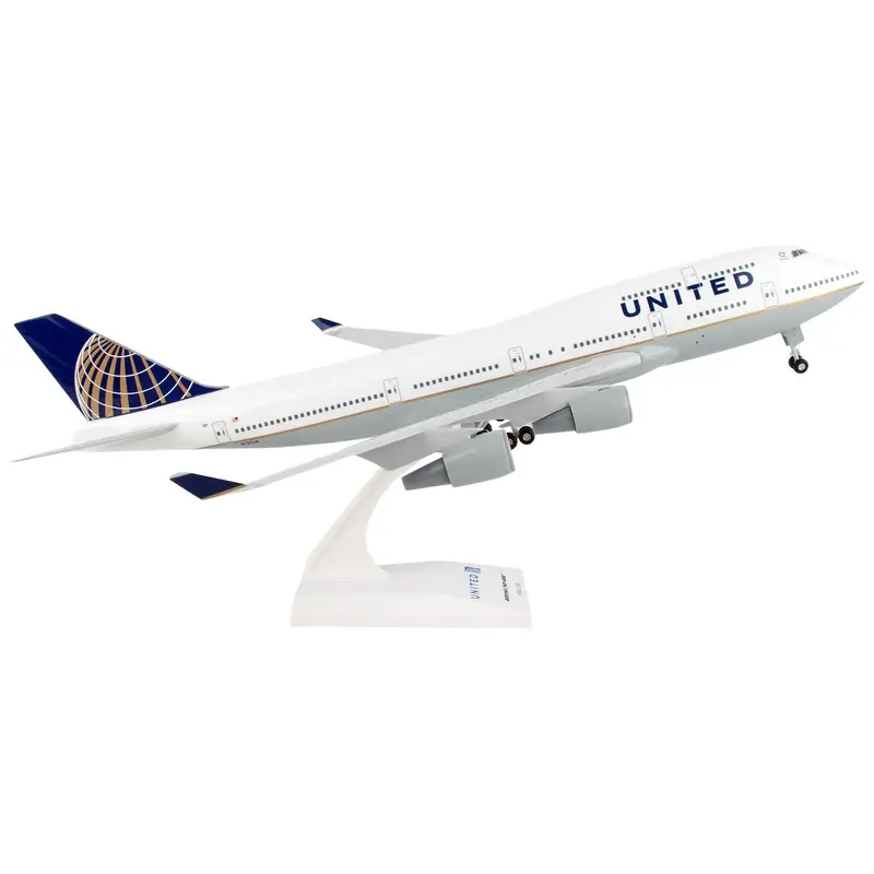 Boeing 747-400 Commercial Aircraft with Landing Gear "United Airlines" (N127UA) White with Blue Tail (Snap-Fit) 1/200 Plastic Model by Skymarks