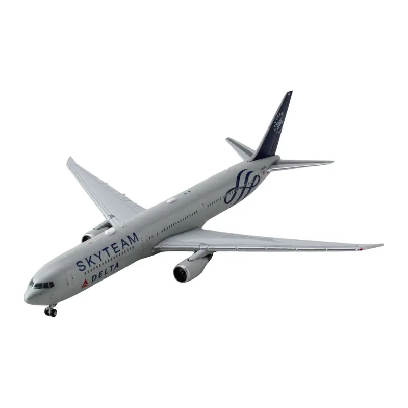 Boeing 767-400ER Commercial Aircraft "Delta Air Lines Skyteam" (N844MH) Gray Metallic with Blue Tail 1/400 Diecast Model Airplane by GeminiJets