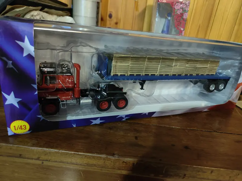 Camion americani & co. Mack F-Series Cruiseliner  uscita n 6 scala 1.43   nuovo