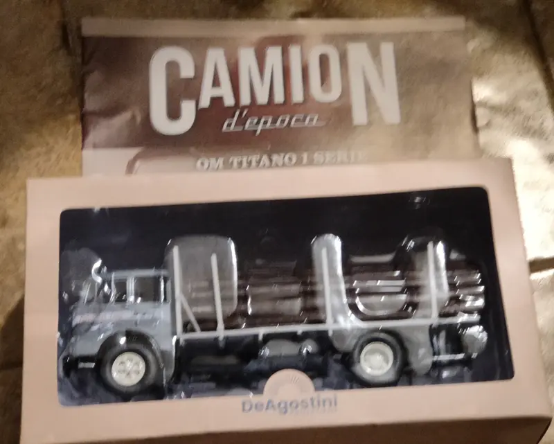 CAMION D'EPOCA -  OM Titano prima serie 1962-  scala 1