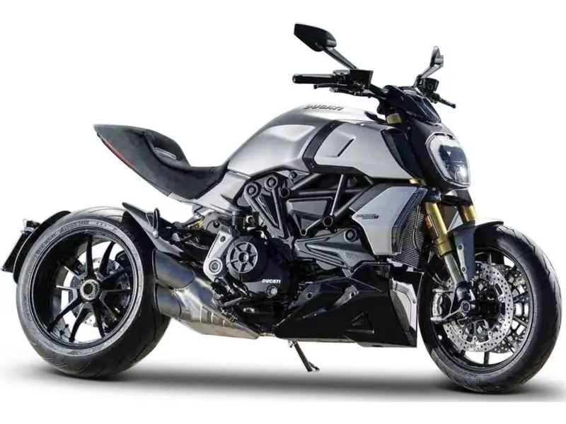 Ducati X Diavel S White/Black 1