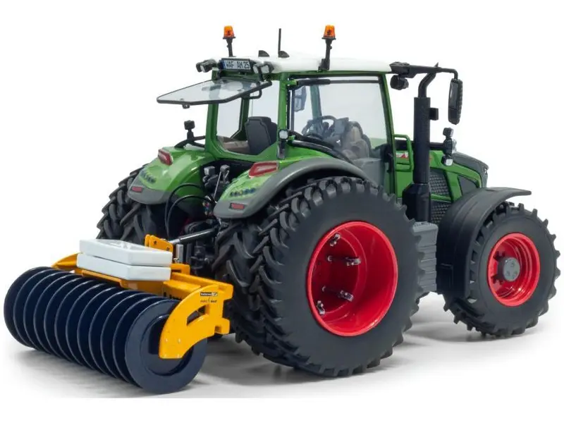 Fendt 620 Vario Tractor w/Dual Wheels + Holaras Set 1