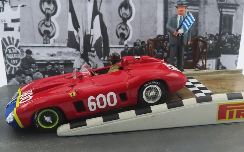 FERRARI 290 MM N.600 MILLE MIGLIA 1956 J.M.FANGIO START DIORAMA 1