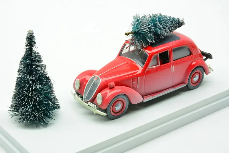 FIAT 1500 CHRISTMAS EDITION W/FIGURE SANTA CLAUS 1