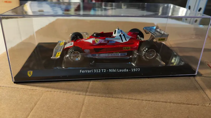 Grandi Ferrari 312 T2 Niki Lauda 1977  con fascicolo  nuova