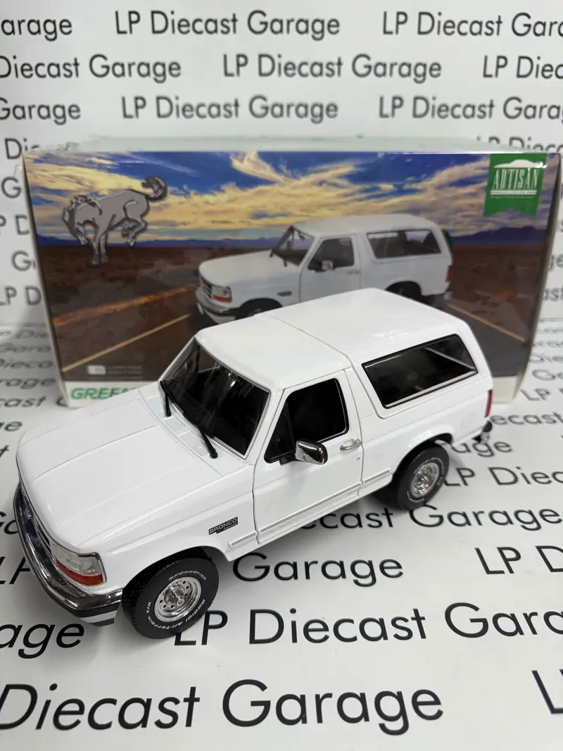 GREENLIGHT 1993 Ford Bronco XLT White 1
