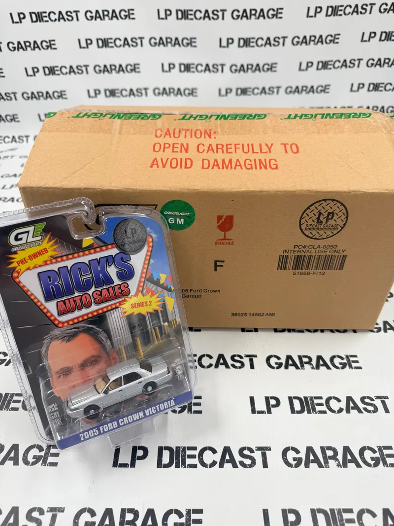 GREENLIGHT 2005 Ford Crown Victoria Silver LP Exclusive 1