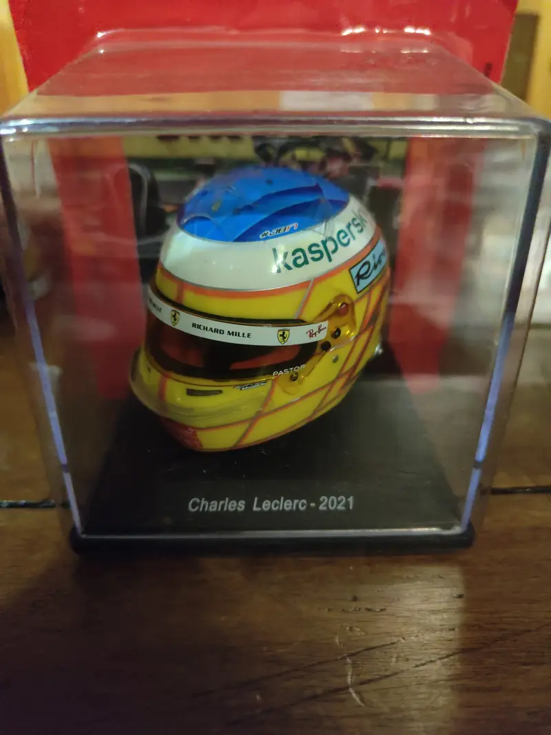 I Caschi Ferrari - Charles Leclerc 2021 -    NUOVO