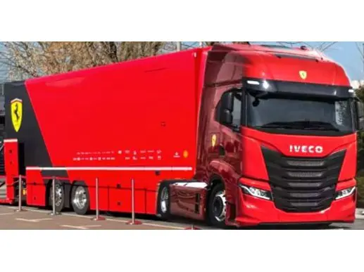 Iveco S-WAY 570 Ferrari Racing Transporter 2022 + 1 F1-75 Car 1