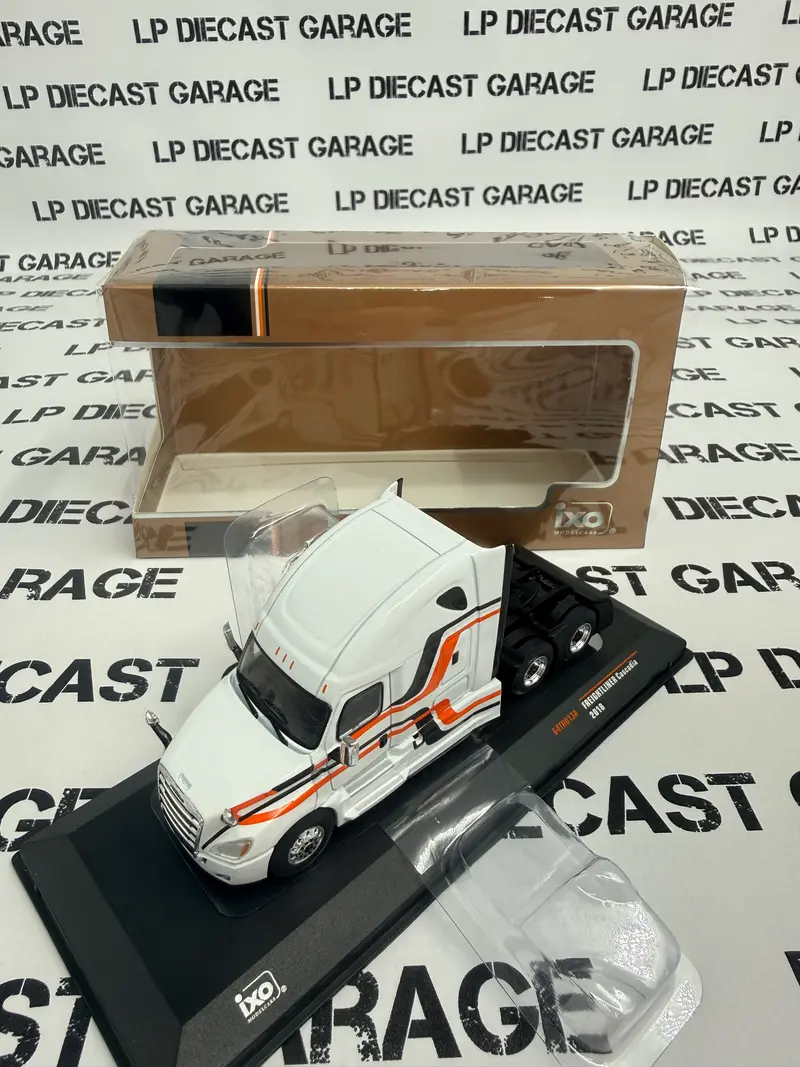 IXO Models 2018 Freightliner Cascadia White w/ Stripes Semi Truck 1
