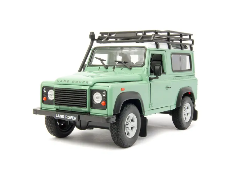 Land Rover Defender 90 with snorkel green 1