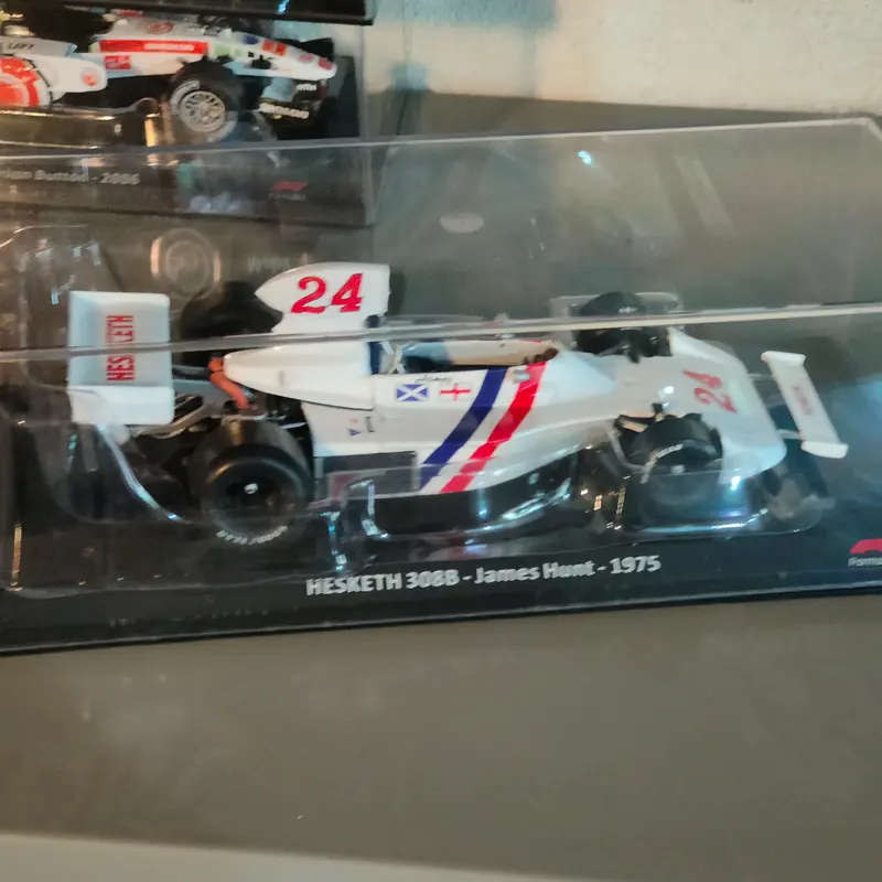 Le grandi formula1 - Hesketh   308B  di  James Hunt  del 1975 già in teca rigida.   NUOVA  uscita  n 41