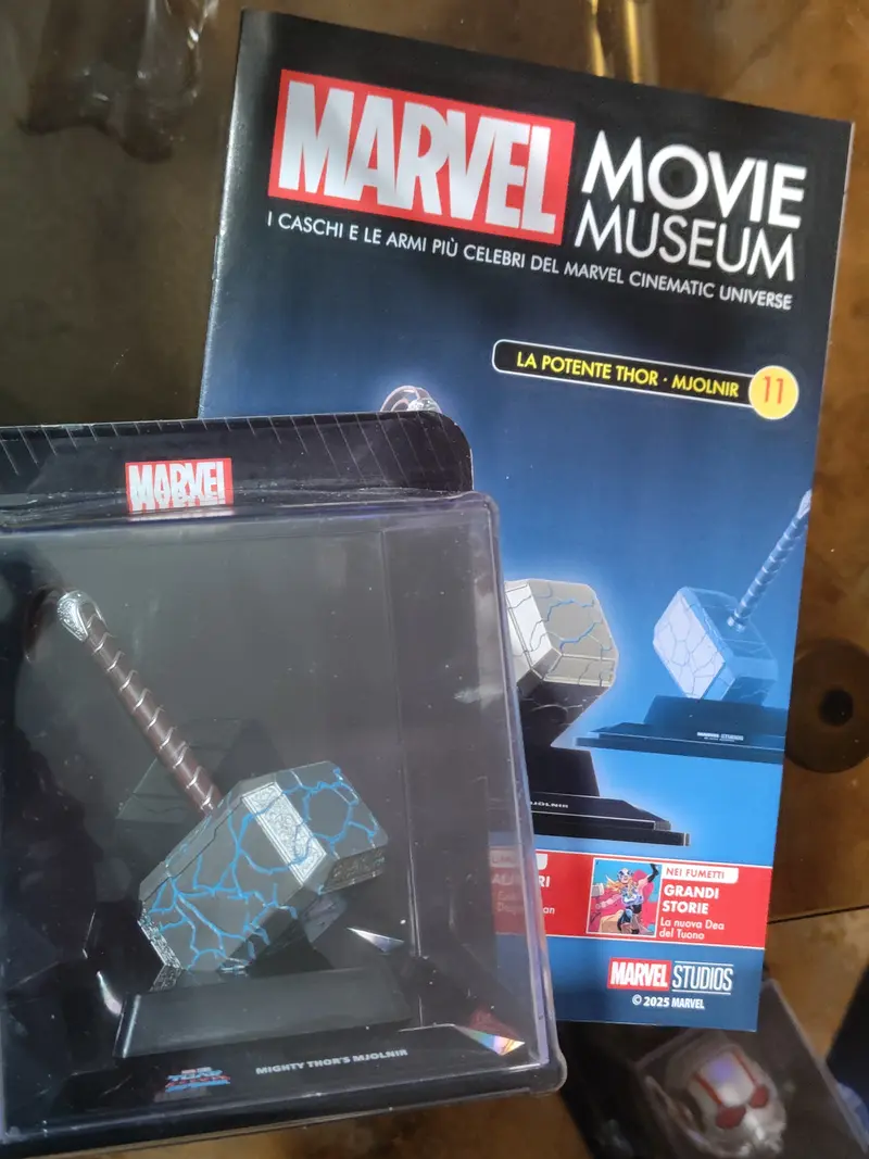 Marvel movie Museum uscita n 11  LA POTENTE THOR. MJOLNIR    nuovo