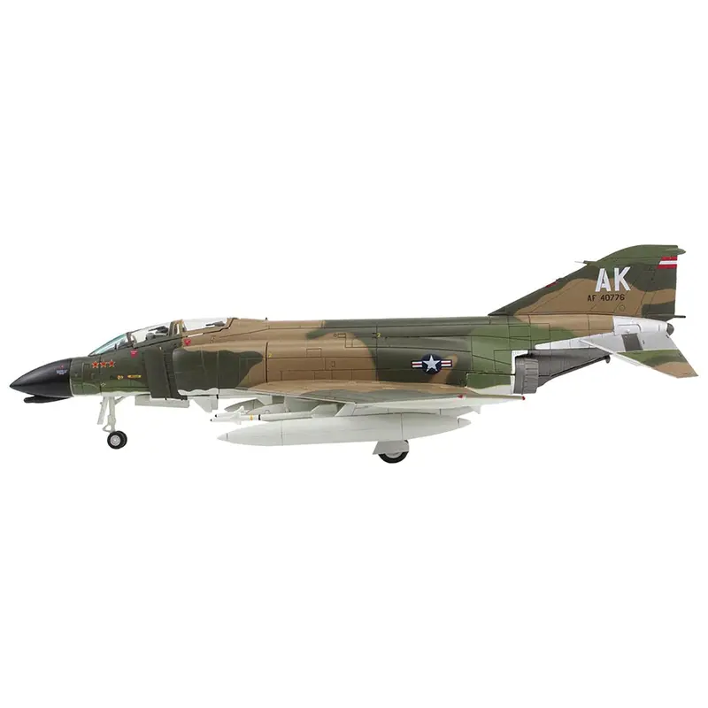 McDonnell Douglas F-4C Phantom II Fighter-Bomber Aircraft "389th Tactical Fighter Squadron The Gunfighters" (1967) United States Air Force "Air Power Series" 1/72 Diecast Model by Hobby Master