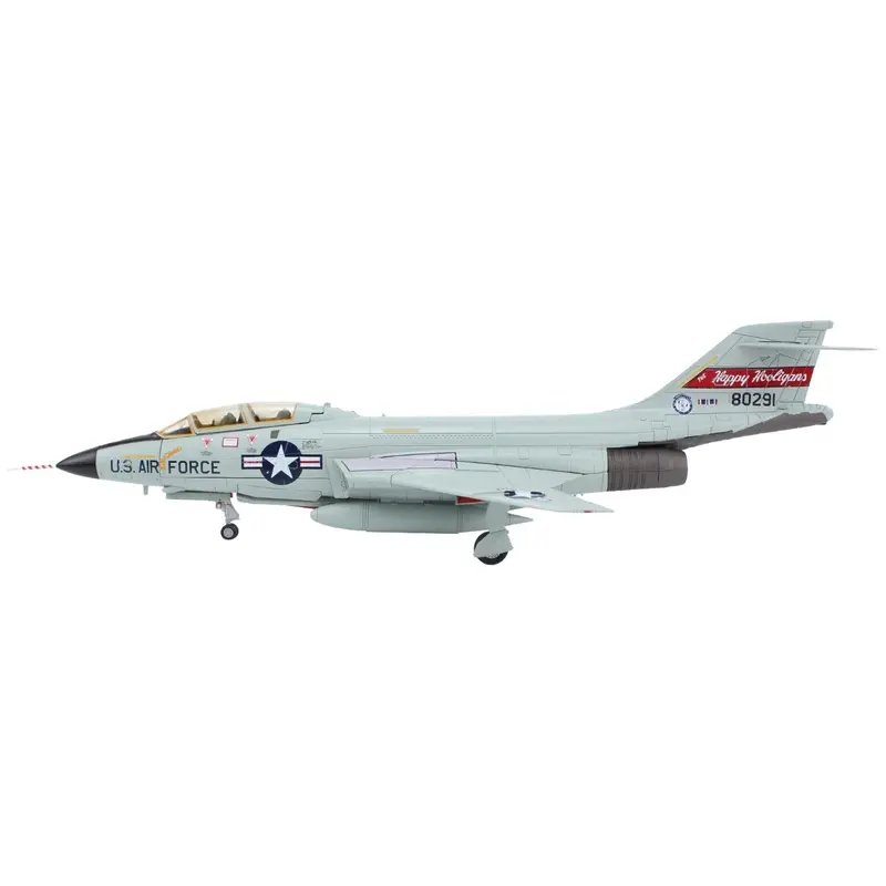 McDonnell RF-101B Voodoo Fighter Aircraft "The Happy Hooligans" (1975) United States Air Force "Air Power Series" 1/72 Diecast Model by Hobby Master