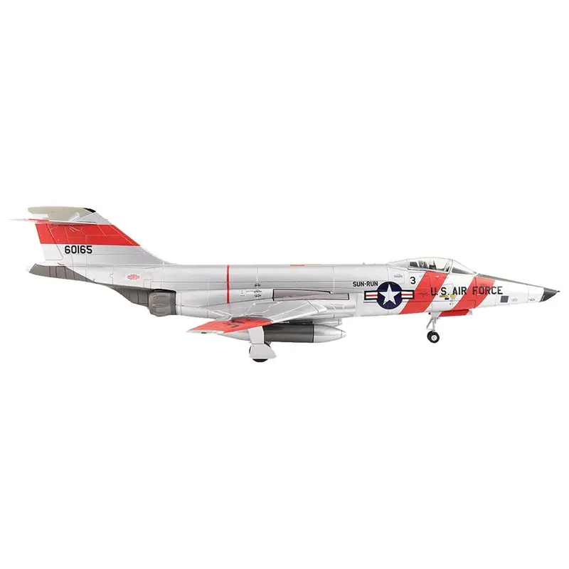 McDonnell RF-101C Voodoo Fighter Aircraft "Operation Sun Run 363rd TRW" (1957) United States Air Force "Air Power Series" 1/72 Diecast Model by Hobby Master