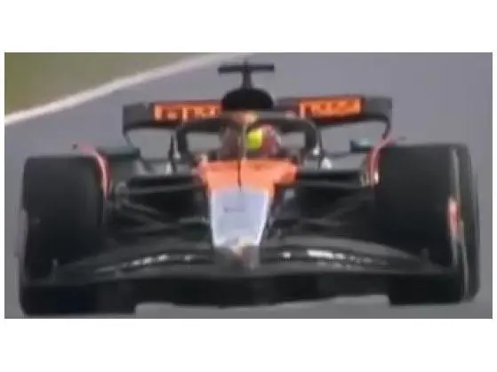 McLaren MCL39 #81 F1 British GP 2025 Oscar Piastri w/Helmet + Case 1