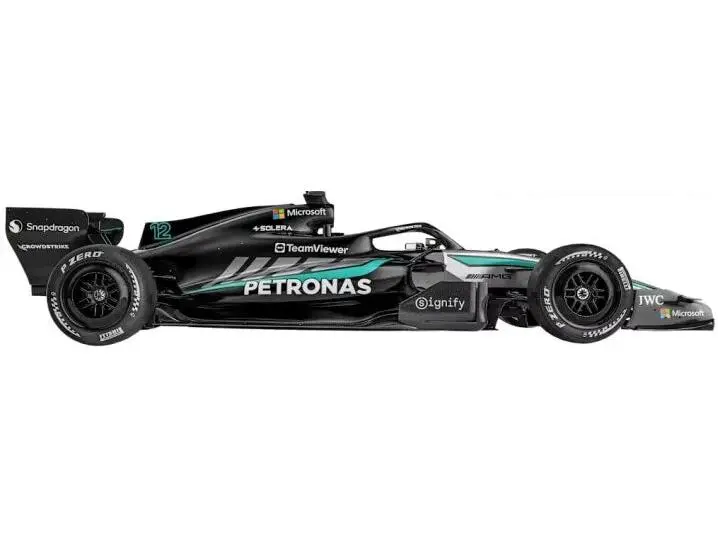 Mercedes-AMG F1 W17 E PERFORMANCE F1 2026 #63 George Russell w/Helmet 1