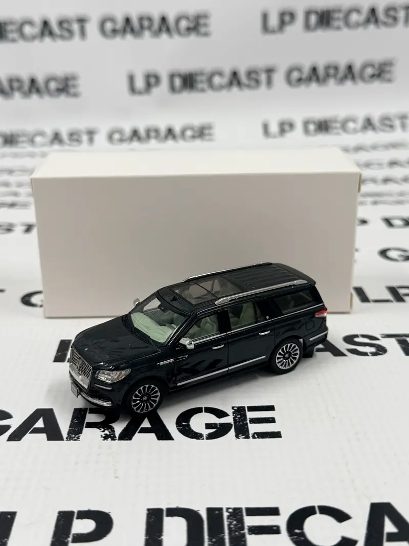 MODEL TRUCK 2024 Lincoln Navigator Dark Green SUV 1