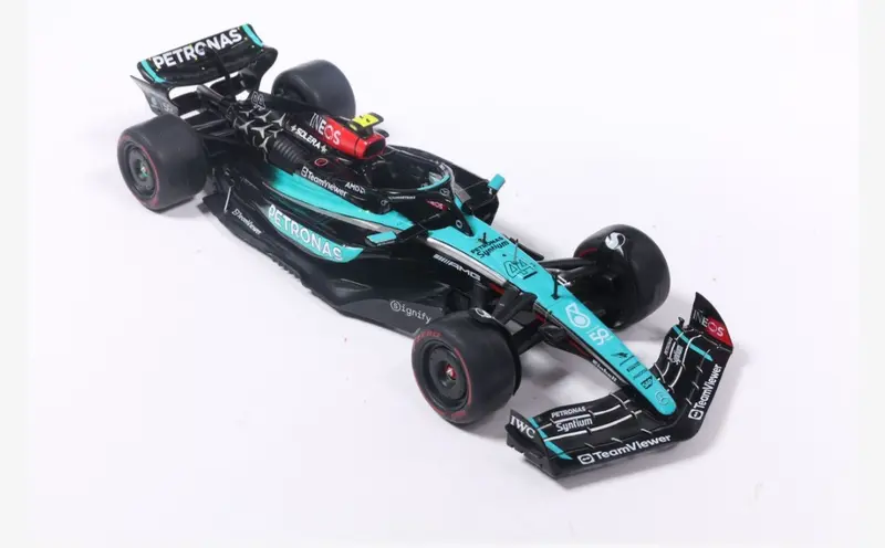 Modellino F1 Mercedes-Amg F1 W15 E Performance Lewis Hamilton 2024 Singapore 1