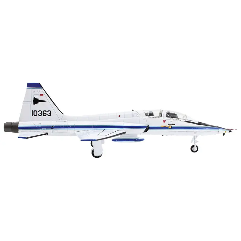 Northrop T-38A Talon Trainer Aircraft "65-10363 Air Force Plant 42 Palmdale CA" (1984) United States Air Force "Air Power Series" 1/72 Diecast Model by Hobby Master