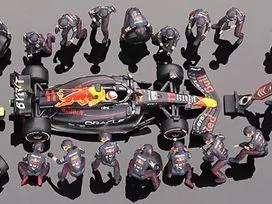 Oracle Red Bull RB18 #11 S.Perez 2022 Abu Dhabi GP F1 Pit Crew Set 1