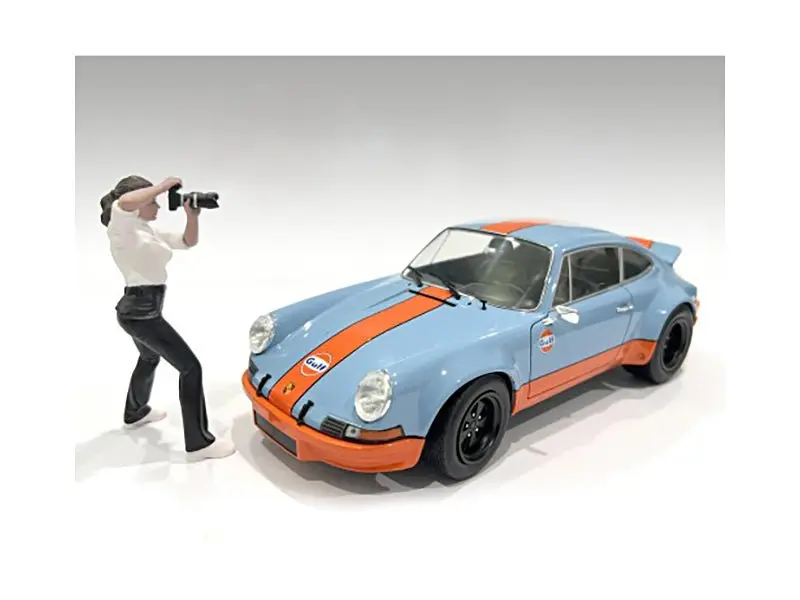 "Photographers" Figure #2 for 1/18 Scale Models by American Diorama