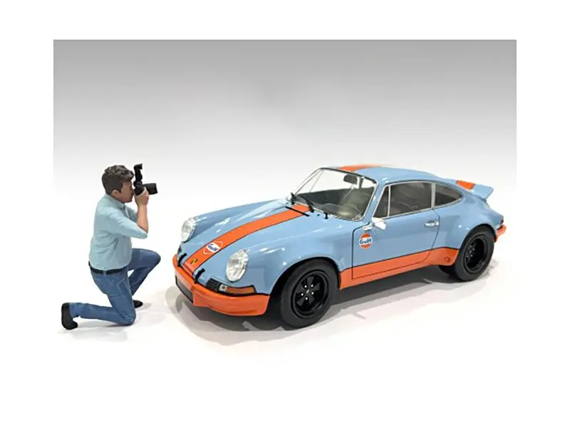"Photographers" Figure #3 for 1/18 Scale Models by American Diorama