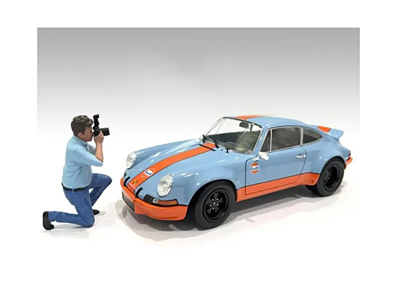 "Photographers" Figure #3 for 1/24 Scale Models by American Diorama