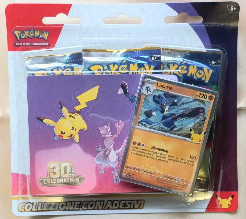 POKEMON 30° anniversario COLLEZIONE con ADESIVI (carta Lucario)