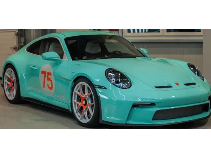 Porsche 911 (992) Mint Green 2025 1