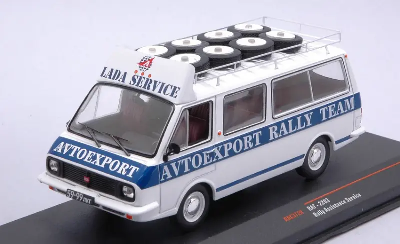 RAF 2203 LATIVA RALLY SERVICEASSISTANCE WITH ROOF RACK AND WHEELS 1
