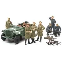 Russian Field Car GAZ-67B w/Officers