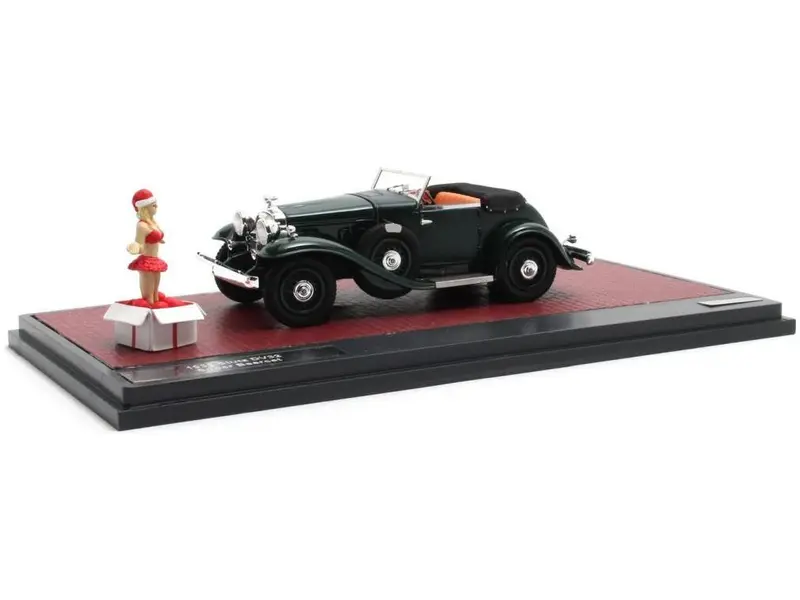 Stutz DV32 Bearcat Open Green 1932 Special Christmas edition With figure and backdrop 1