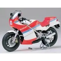 Suzuki RG 250Scale