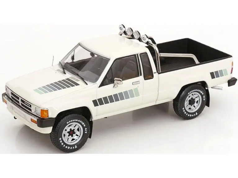 Toyota Truck Xtra Cab 4x4 (Hilux) White 1