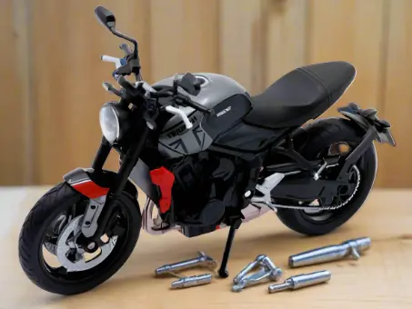 Triumph Trident 660 Metallic Grey 1