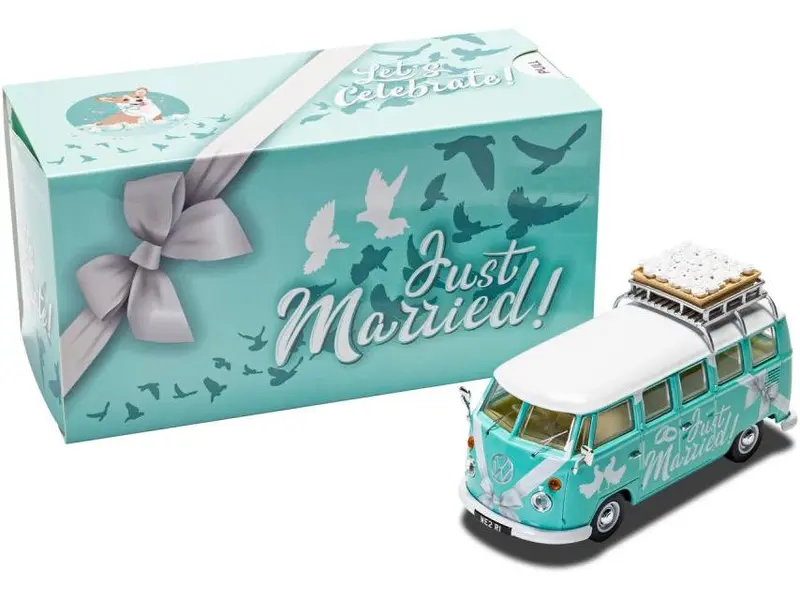 Volkswagen Campervan 'Just Married' 1