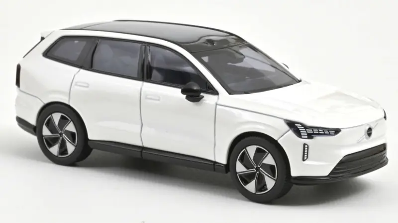 VOLVO EX90 2024 CRYSTAL WHITE PEARL 1